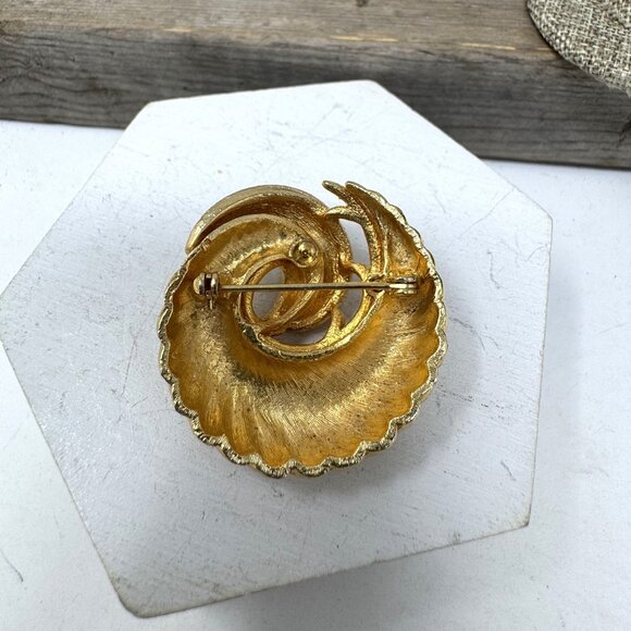 Vintage Gold & Rhinestone Swirl Brooch Pin 1.5" dia Dome Shape - Picture 4 of 5